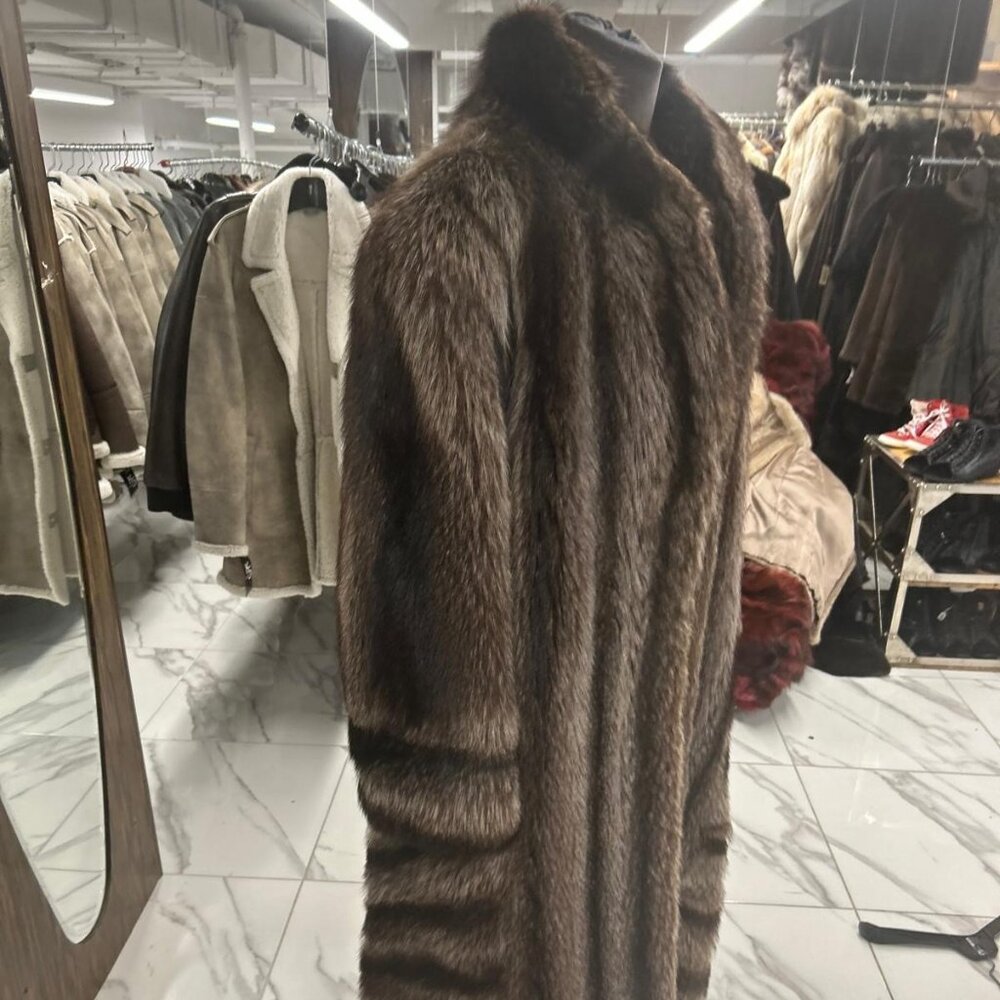 Racoon, full length coat, drop skin, barely warn, size XXL, 6000 PRELOVED 1495